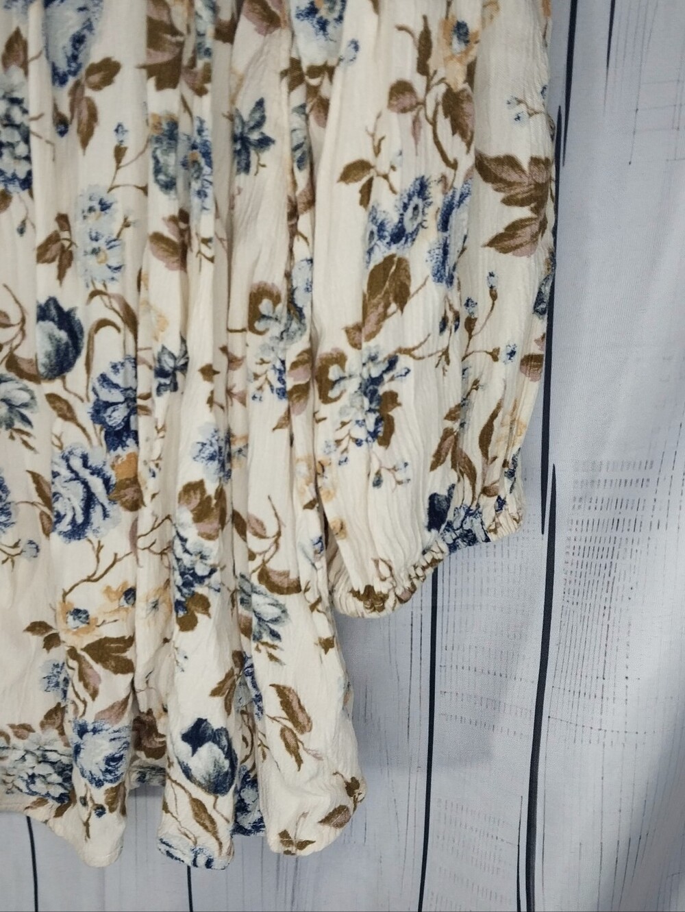 American Eagle Outfitters Floral Boho Peasant V-Neck Lace Trim Flowy Blouse - Picture 7 of 10
